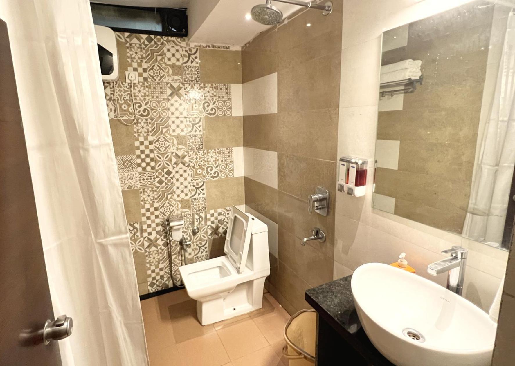 Royal Palms Luxury Service Apartment Нагпур Екстериор снимка
