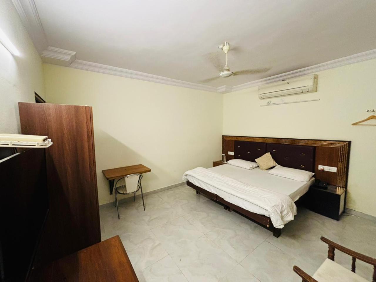 Royal Palms Luxury Service Apartment Нагпур Стая снимка