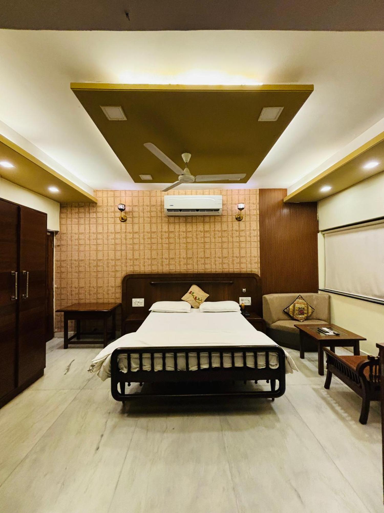 Royal Palms Luxury Service Apartment Нагпур Екстериор снимка