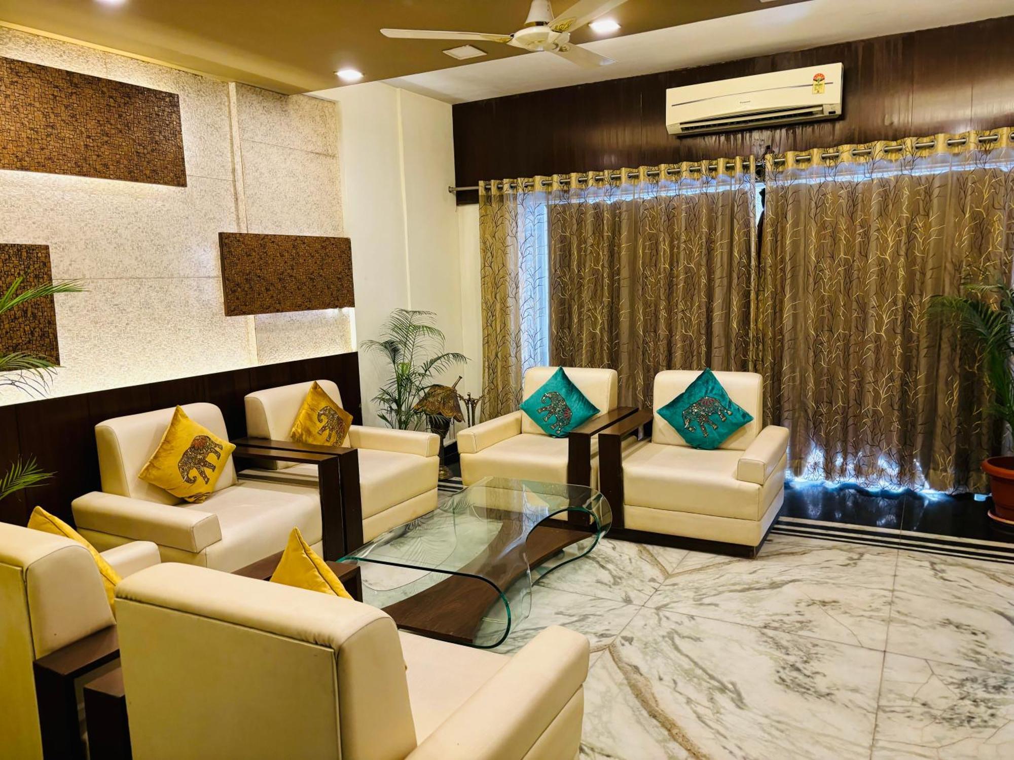 Royal Palms Luxury Service Apartment Нагпур Екстериор снимка