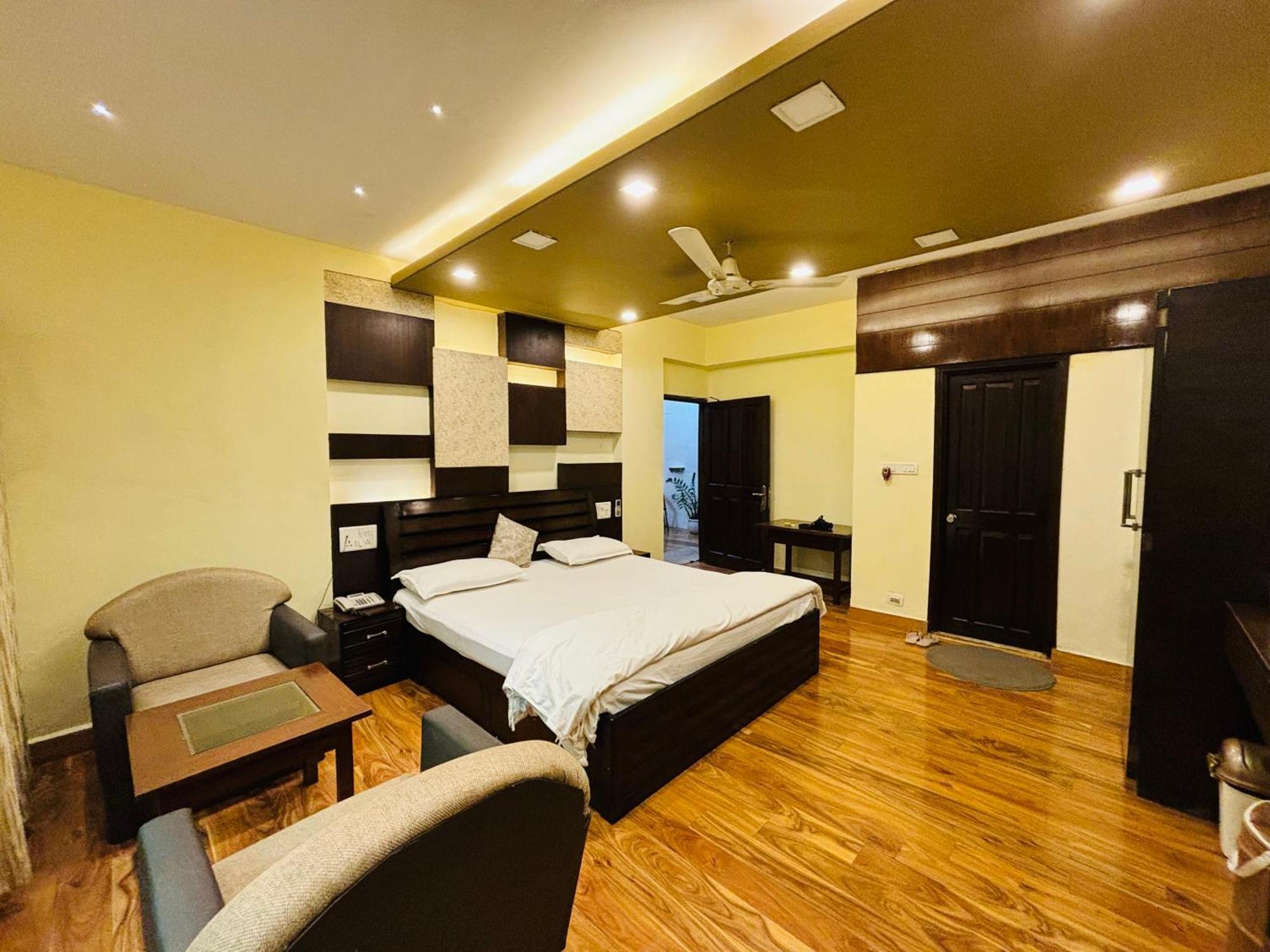 Royal Palms Luxury Service Apartment Нагпур Екстериор снимка