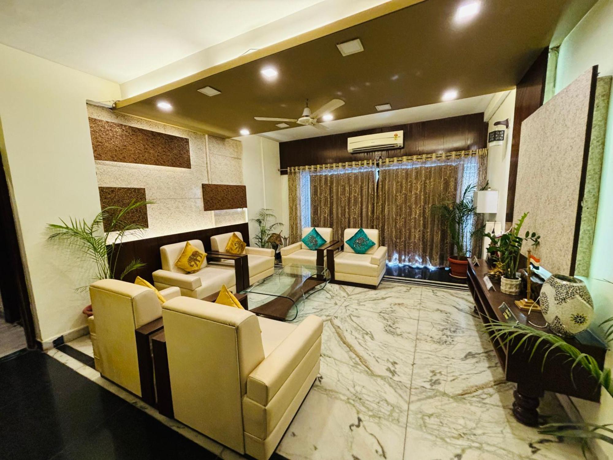 Royal Palms Luxury Service Apartment Нагпур Екстериор снимка